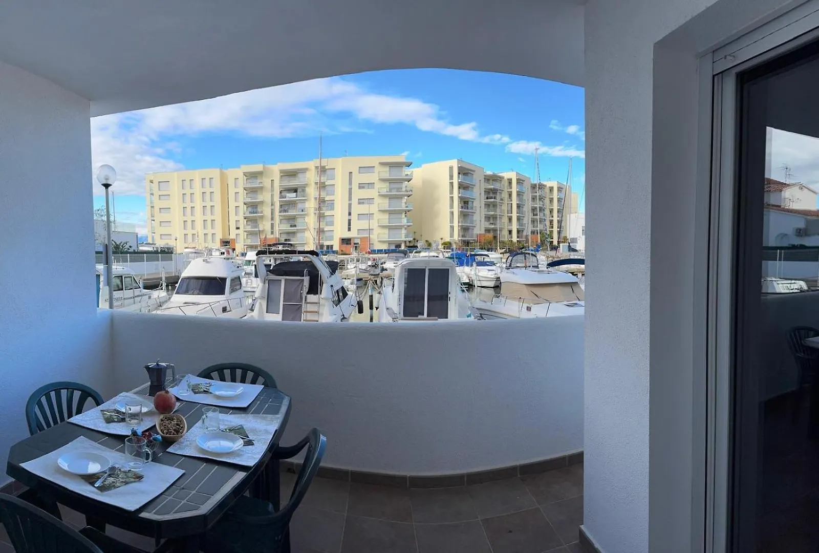Apartamento Planta Baja Con Piscina En El Edificio Royal Marine II Roses İspanya